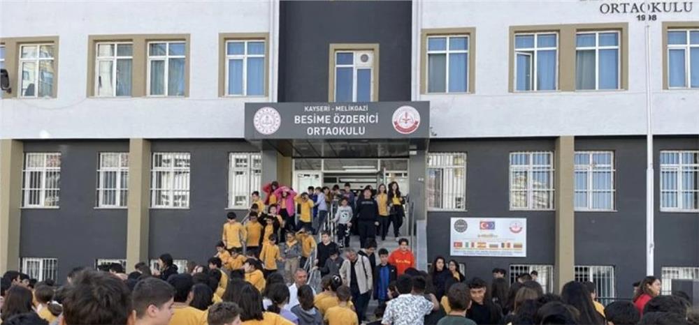 Okullarda vakalar artıyor... Okullarda vakalar artıyor...
